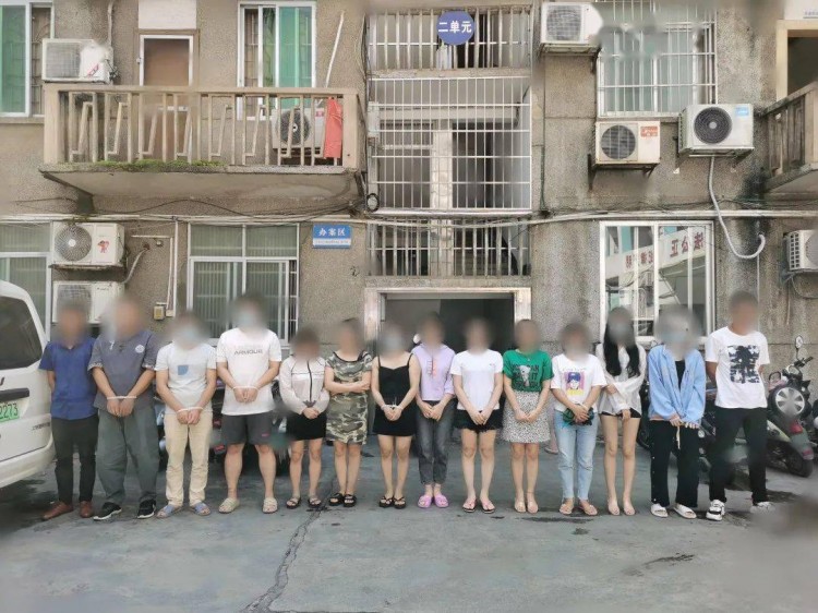 廣西金城江警方搗毀一涉黃窩點(diǎn)當(dāng)場(chǎng)抓獲14名男女