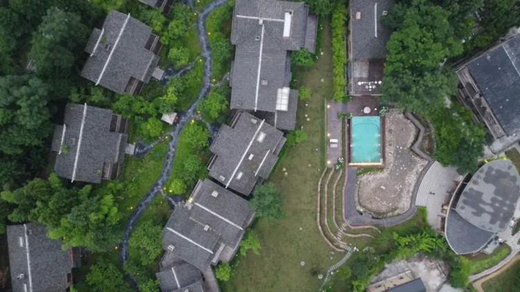 雪可賞，雨可觀，風可吟，月可得，張家界梓山民宿