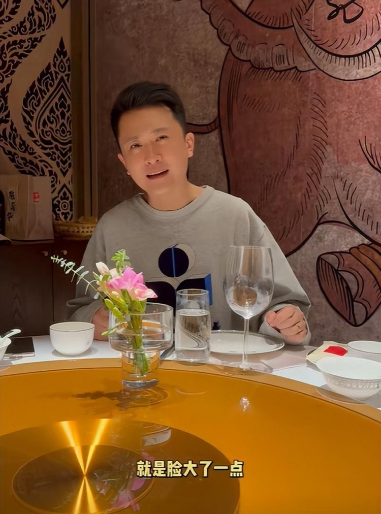 楊帆：38婦女節秀恩愛當年在鐵嶺上高中時就一直叫老婆小鳳