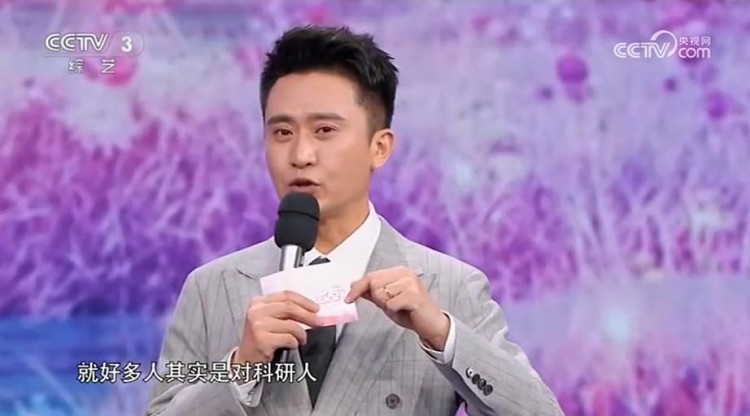 楊帆：38婦女節秀恩愛當年在鐵嶺上高中時就一直叫老婆小鳳