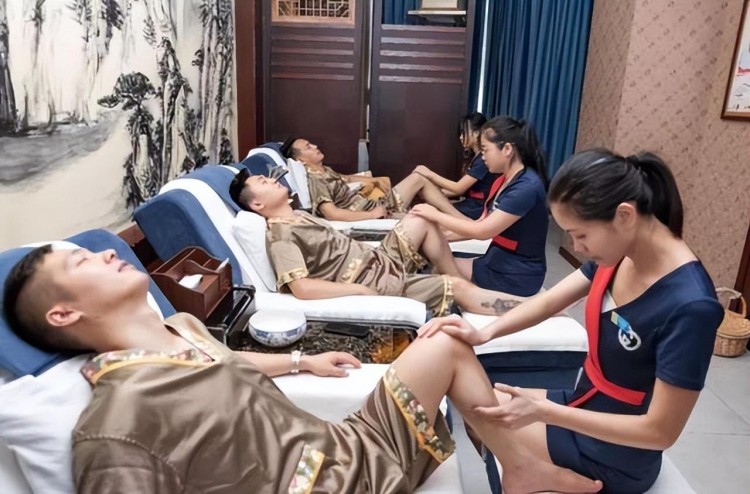 足浴按摩店大多開在小巷中規(guī)模不大生意反而不錯老板道出實(shí)情