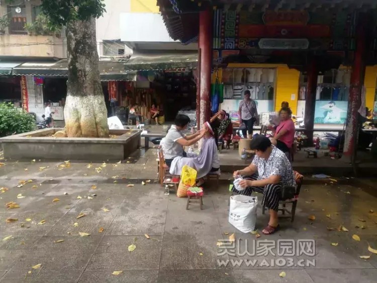看著臉痛！據說欽州這一民間美容技藝在明朝已經存在，深受老阿姨的歡迎