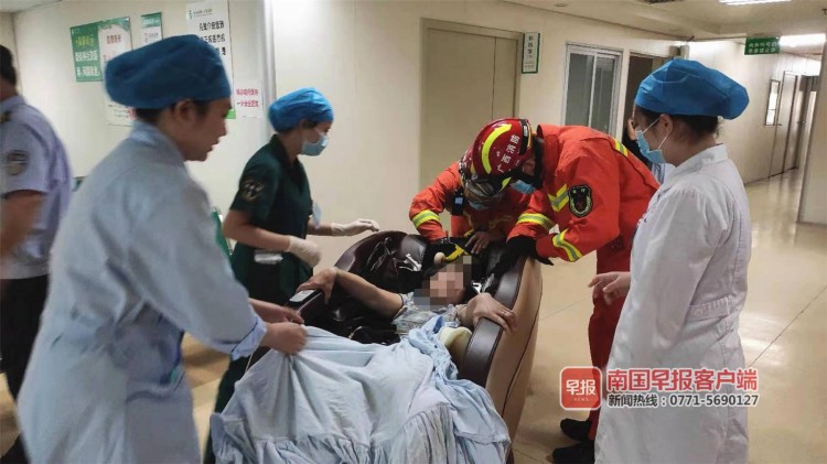 可怕!欽州一女子在醫(yī)院使用按摩椅時(shí)頭發(fā)被卷入椅背