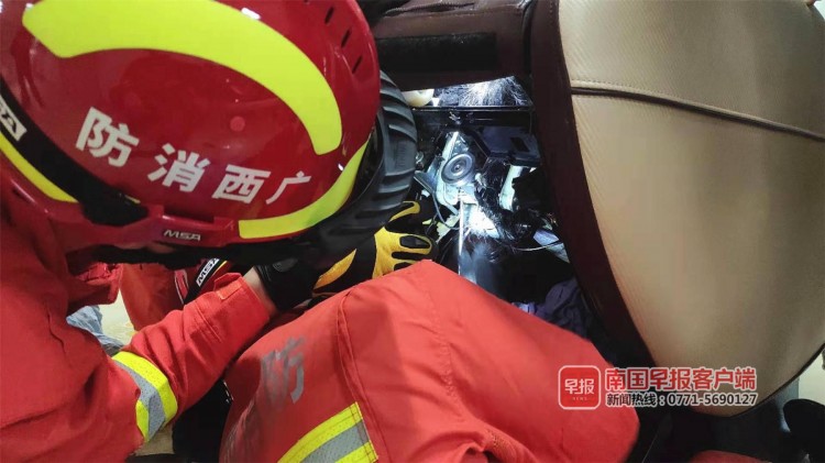 可怕!欽州一女子在醫(yī)院使用按摩椅時(shí)頭發(fā)被卷入椅背