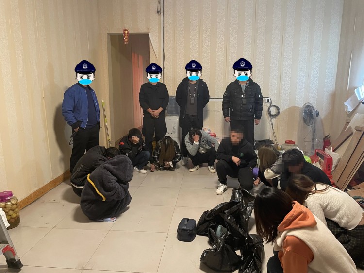 按摩店里藏貓膩八步警方搗毀賣(mài)淫窩點(diǎn)11人落網(wǎng)！