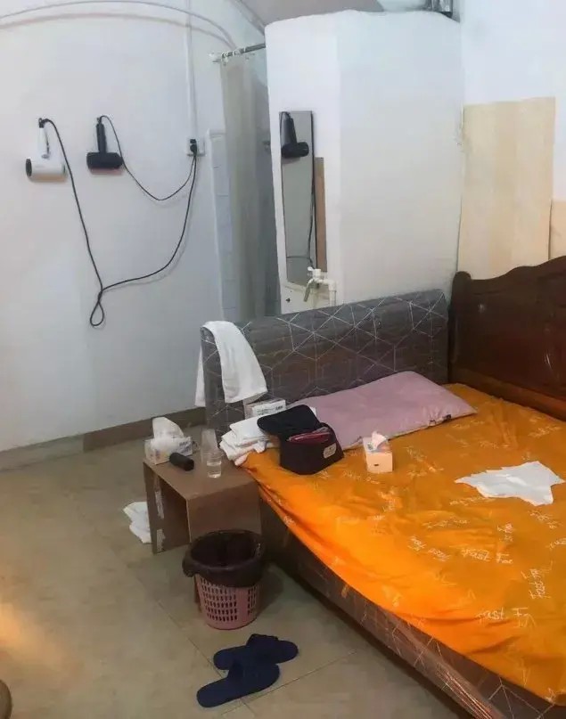 按摩店里藏貓膩八步警方搗毀賣(mài)淫窩點(diǎn)11人落網(wǎng)！