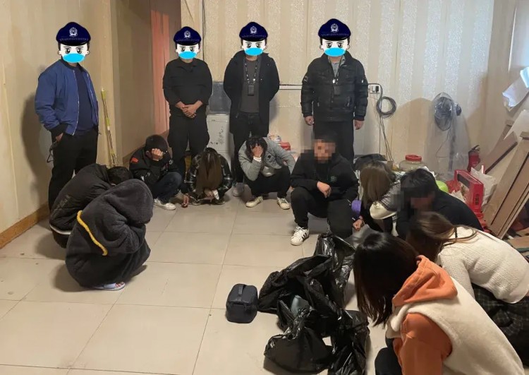 按摩店里藏貓膩八步警方搗毀賣(mài)淫窩點(diǎn)11人落網(wǎng)！