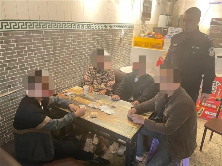 抓獲12人！欽州警方查處一個涉黃窩點兩個賭博窩點