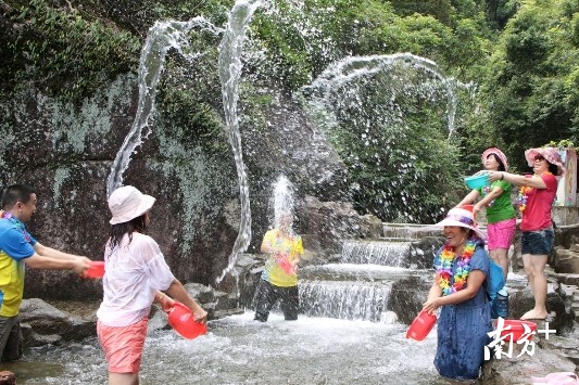 水療SPA娛樂(lè)養(yǎng)生……流溪河公園潑水節(jié)開幕了