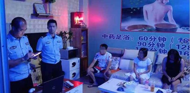 洗浴中心竟暗藏賣淫窩點!警方迅速出動帶走11人....
