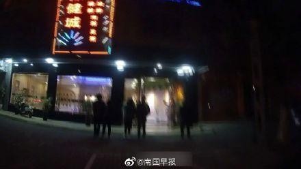 廣西一家健康俱樂部的營業(yè)時間很奇怪，很多男女賣淫嫖娼被抓 健康俱樂部多名男女賣淫嫖娼被捕