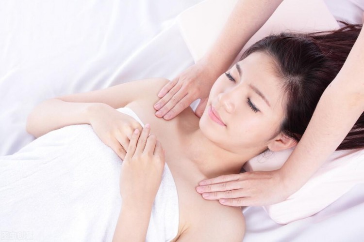 成都美女開美容館利用一次免費體檢狂賺230萬你可以學學