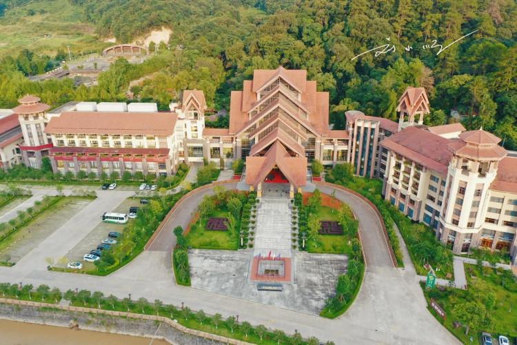 廣東韶關經律論文化旅游小鎮：位于4A級景區還能在美景中泡溫泉