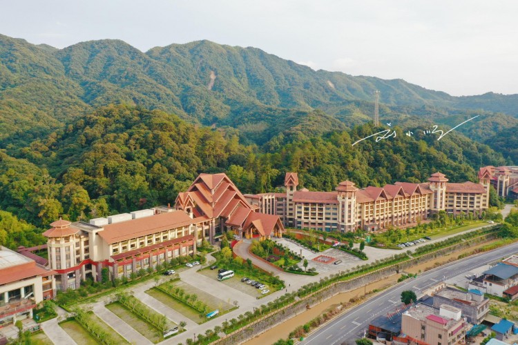 廣東韶關經律論文化旅游小鎮：位于4A級景區還能在美景中泡溫泉