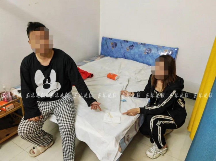 辣眼睛！警方對玉林按摩店、養生館進行了突擊，幾名男女被捕