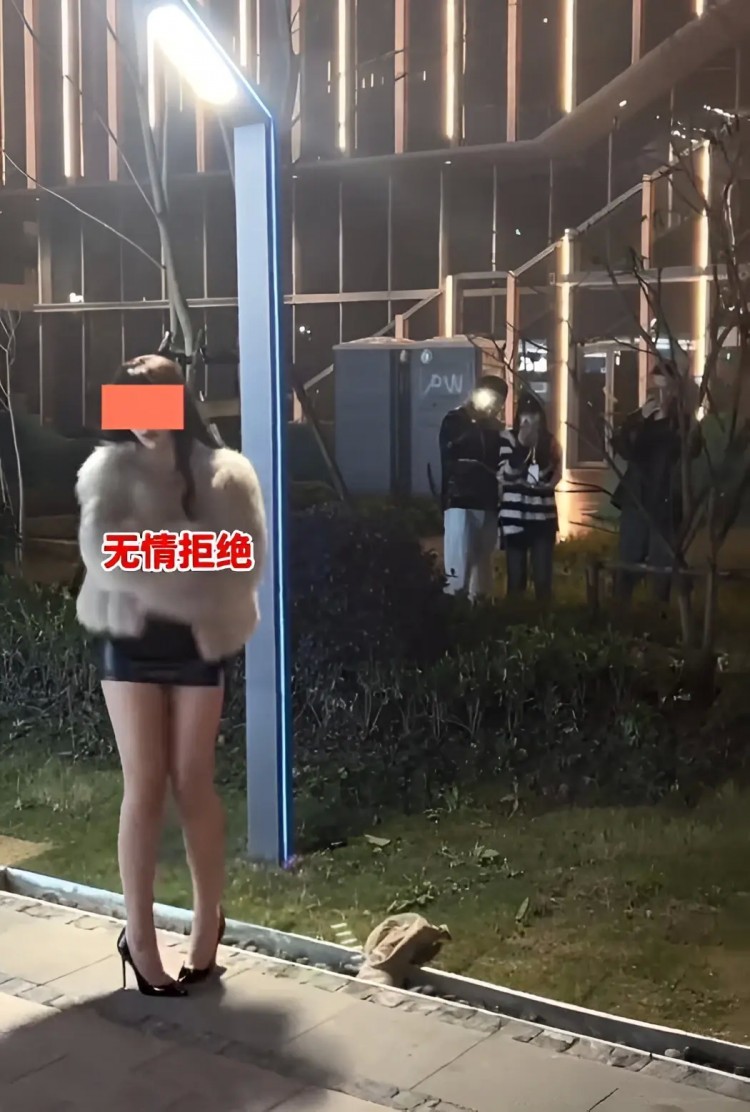 廣東：女技師拒絕表白只因顧客不在乎其技術(shù)被顧客當(dāng)眾大罵