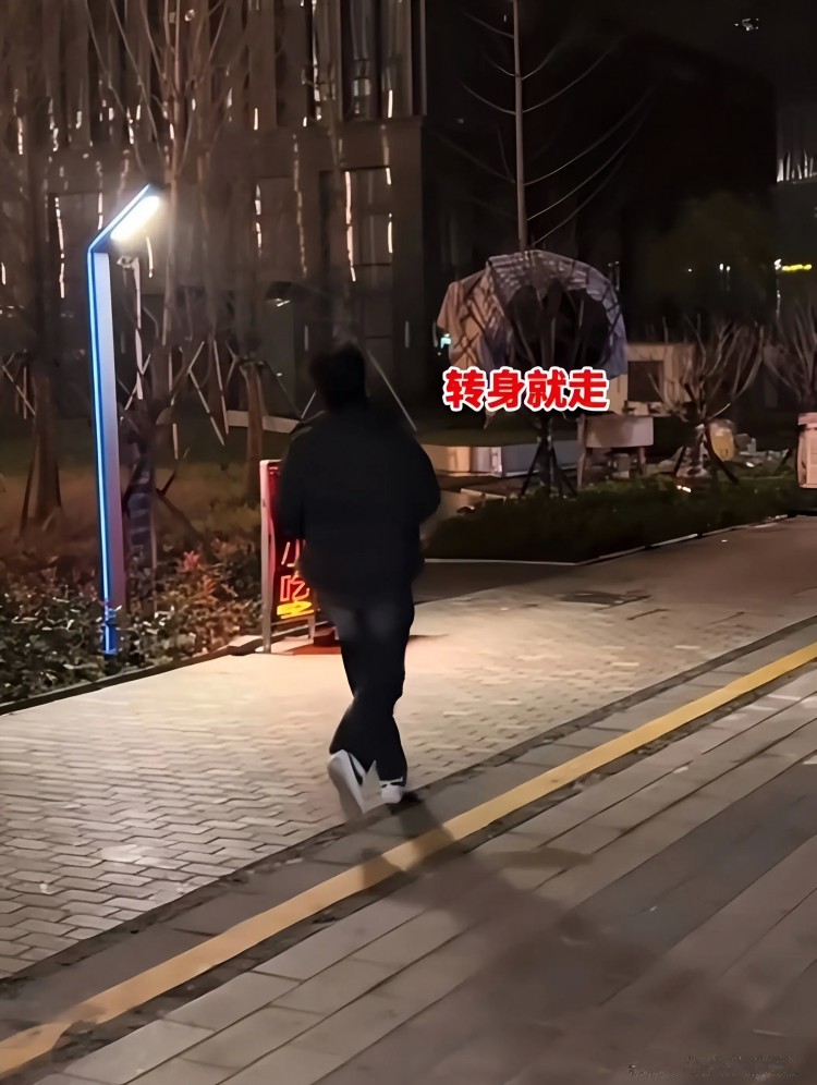 廣東：女技師拒絕表白只因顧客不在乎其技術(shù)被顧客當(dāng)眾大罵