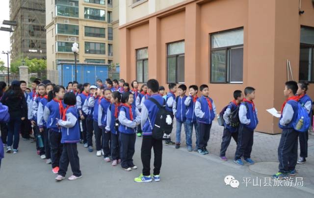 情寄留守愛暖童心白鹿溫泉公益活動走進平山縣古都小學