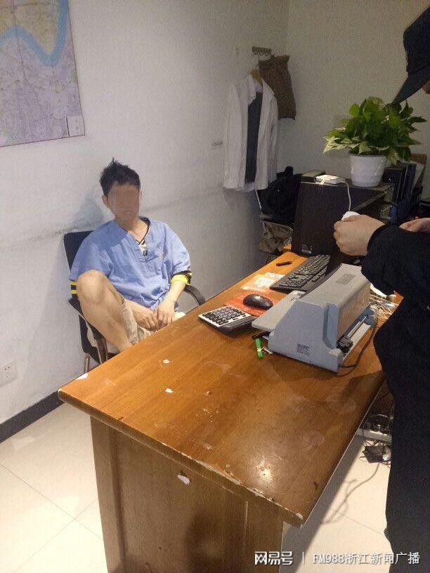 我打算出來問警官要路費(fèi)…男子洗了三天霸王浴進(jìn)了拘留所
