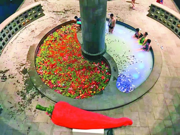 泉外白雪皚皚，水中熱氣裊裊…溫泉游成龍江旅游爆款