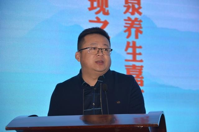 陜西品質溫泉發現之旅美女演繹溫泉邂逅紅酒的浪漫