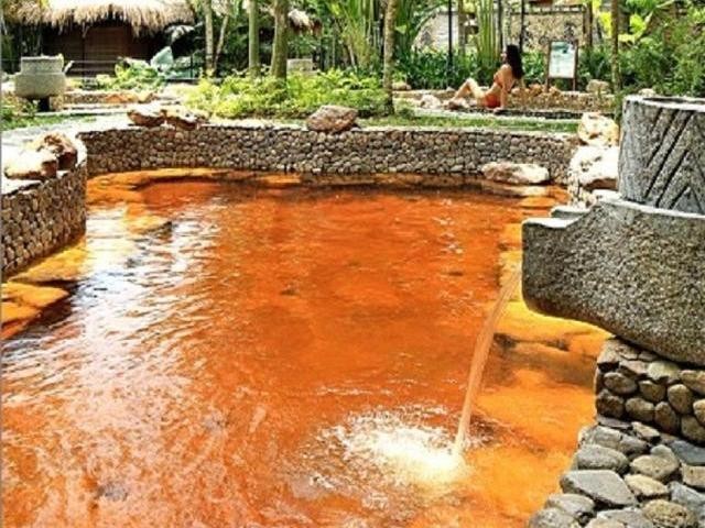 坐落在熱帶雨林里的海南度假酒店獨特的野溪溫泉如同世外桃源