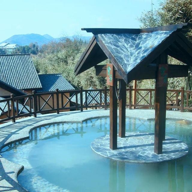崇陽有不輸日本的森林溫泉！泡私湯看風(fēng)景，初秋去正好
