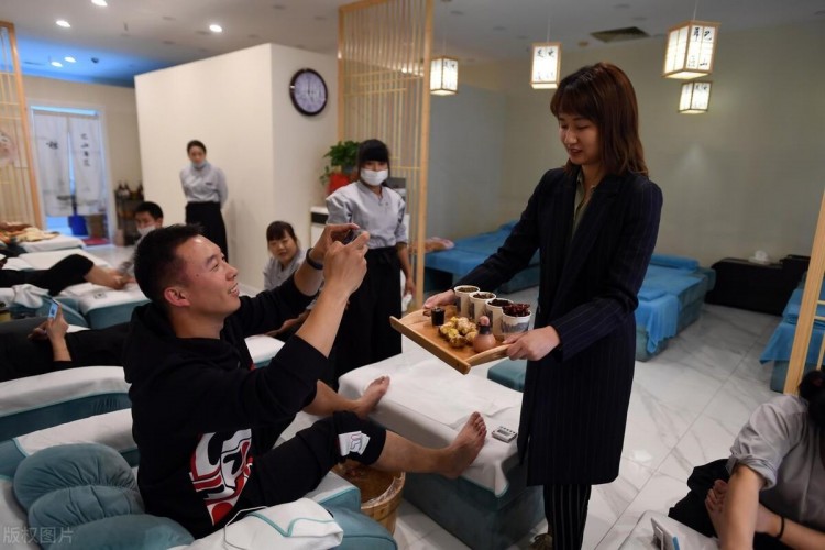 河南老板開養生館足療免費做還能年賺160萬這老板套路太深了