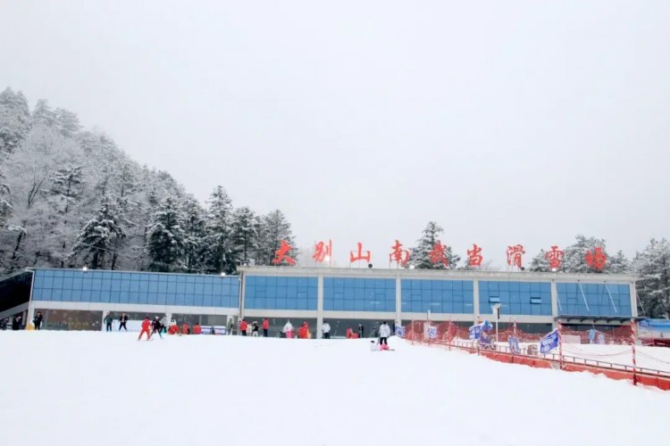湖北省內唯一可以滑雪泡溫泉的寶藏小縣城一到冬天簡直美翻