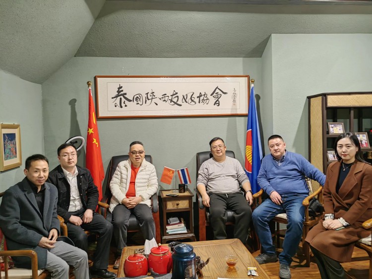 香港威馬仕實(shí)業(yè)集團(tuán)董事局主席莫維勤一行四人拜訪余新齊博士