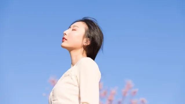 男子住酒店女技師上門推銷50元的洗腳按摩服務但結(jié)果竟然出人意料