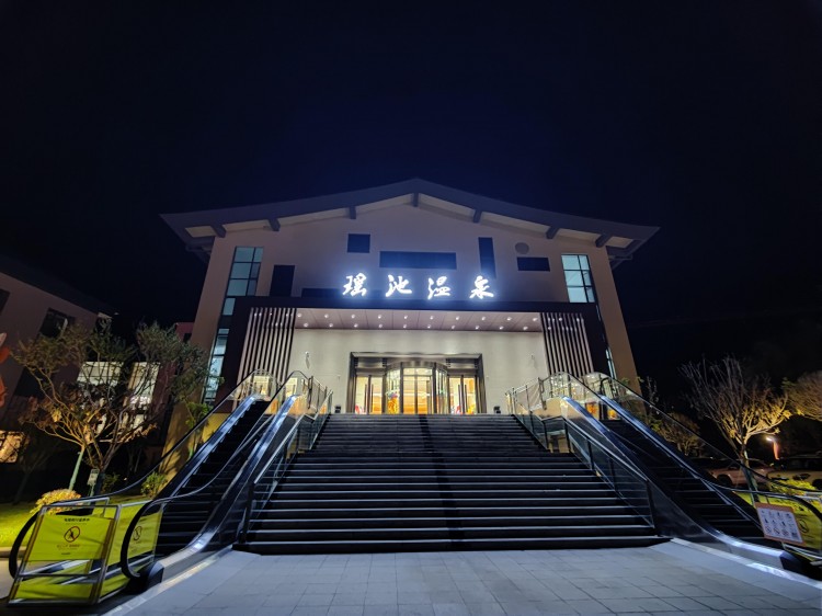 溫泉賞月正當(dāng)時(shí)這個(gè)中秋來(lái)橙香瑤池溫泉吧！