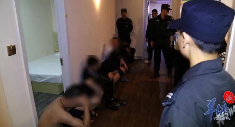 汕尾警方對兩家涉黃會所進行了突擊調查 現場帶走43人