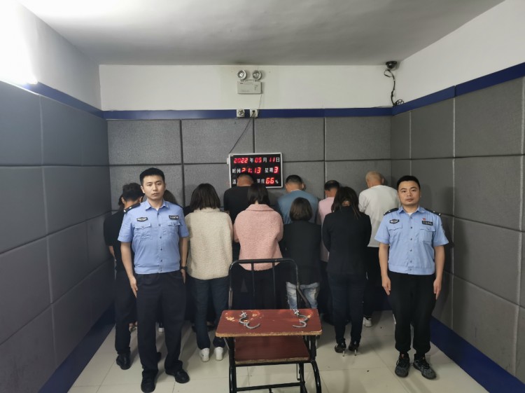 幾十個男人和女人被抓了！撫州公安局搗毀了一個涉及黃窩點的足浴店