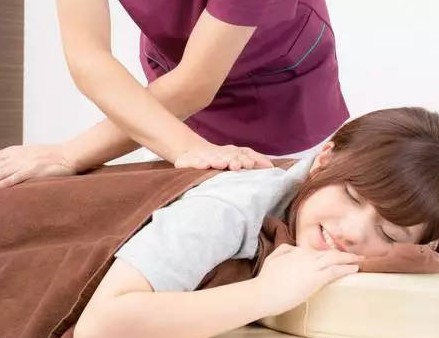 貴陽一女子按摩時遭咸豬手按摩館對此有何回應